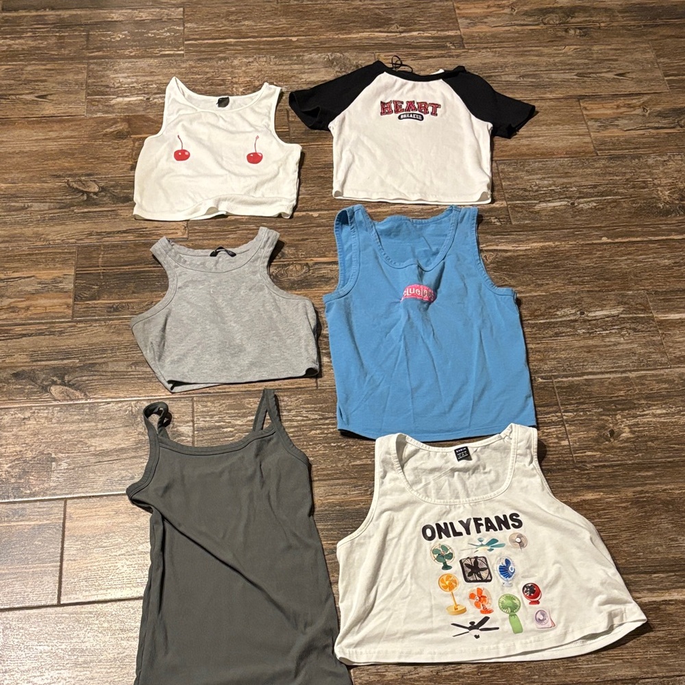 Variety of 6 different Women’s XS-Small Graphic & plain Tank Tops in every cut